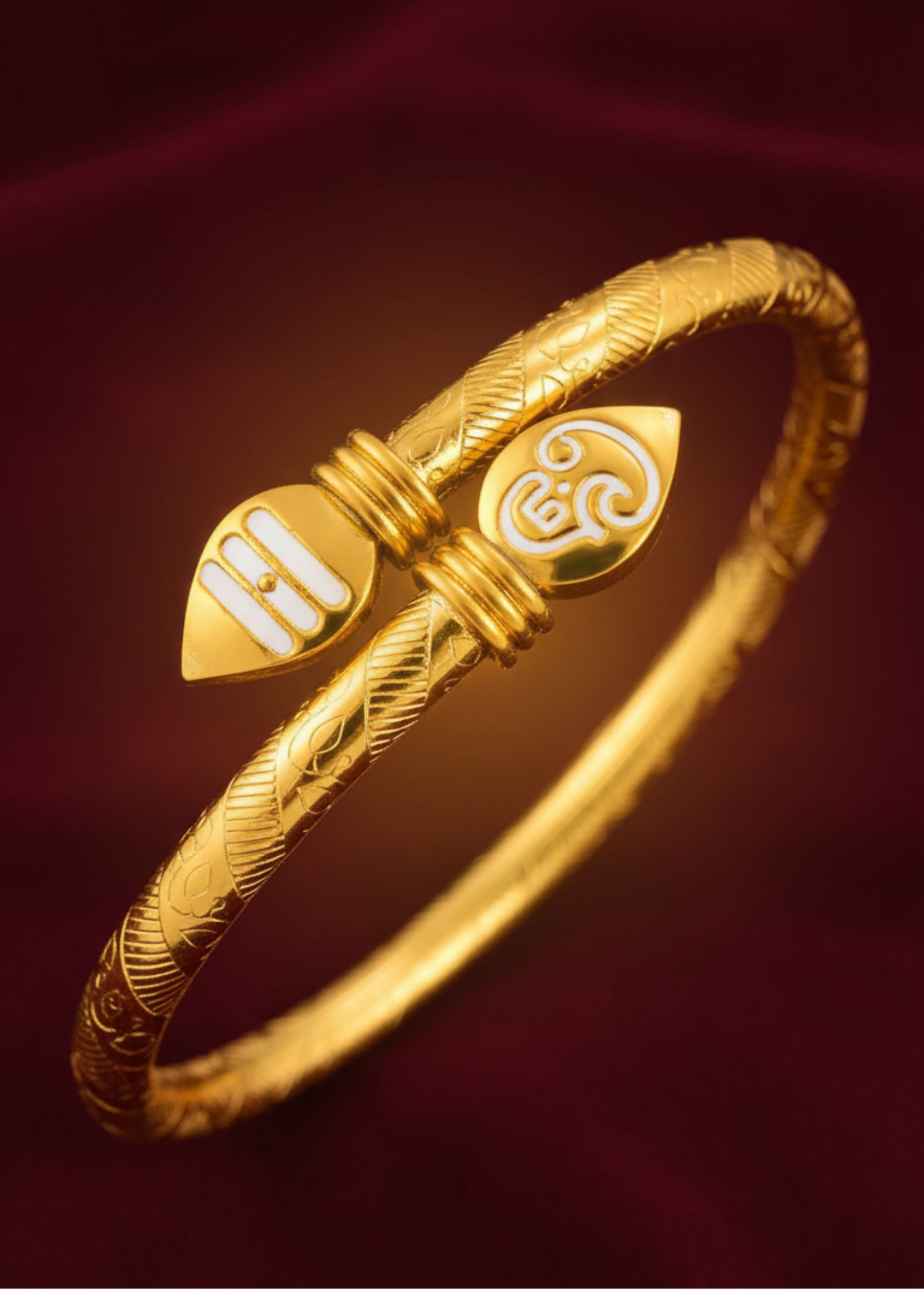 Murugan Kappu – Traditional Silver Polish Pendant